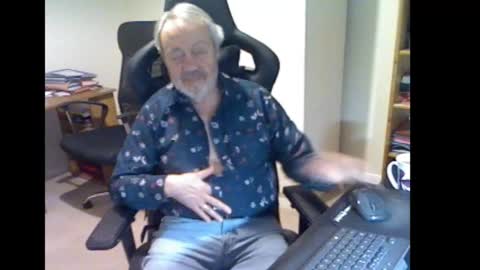 Snapshot of erasmus_d chatting on January 10, 2026, 5:15 pm erasmus_d online show from January 10, 2026, 5:15 pm