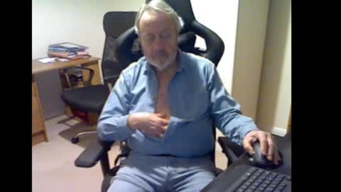 Snapshot of erasmus_d chatting on January 14, 2026, 6:13 pm erasmus_d online show from January 14, 2026, 6:13 pm