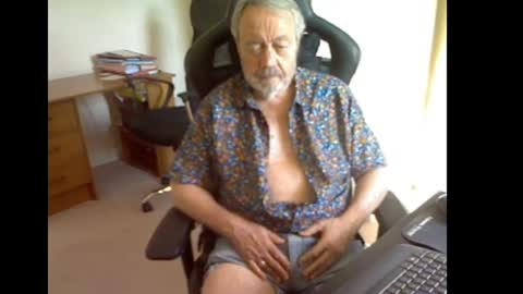 erasmus_d online show from July 26, 2026, 4:58 pm
