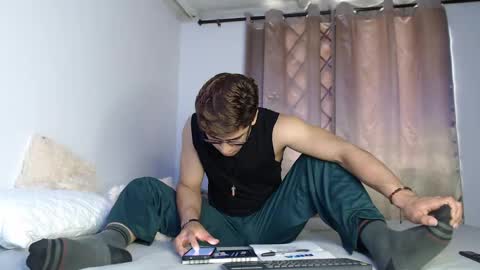 Snapshot of eren_lee chatting on May 22, 2026, 4:01 pm Eren Lee online show from May 22, 2026, 4:01 pm