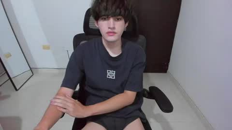 Snapshot of eren_tatakae chatting on May 12, 2026, 11:35 pm eren_tatakae online show from May 12, 2026, 11:35 pm