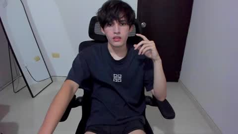 Snapshot of eren_tatakae chatting on May 15, 2026, 3:35 am eren_tatakae online show from May 15, 2026, 3:35 am