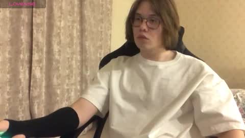 Snapshot of eric_bucks chatting on March 1, 2026, 8:55 pm haru moon online show from March 1, 2026, 8:55 pm