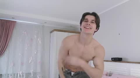 Snapshot of eric_crush chatting on March 15, 2026, 4:18 am Eric Crush online show from March 15, 2026, 4:18 am