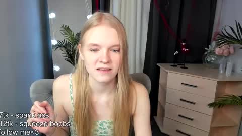 Snapshot of erica_coy_ chatting on November 29, 2025, 8:28 am Erica online show from November 29, 2025, 8:28 am