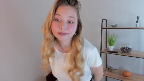 Alivia online show from December 20, 2025, 3:41 pm