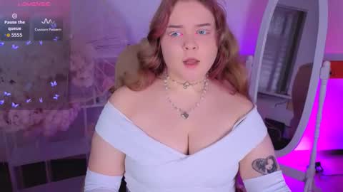 erica_love_ online show from November 9, 2025, 8:40 pm