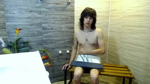 erick_ferrer online show from April 24, 2026, 11:18 pm