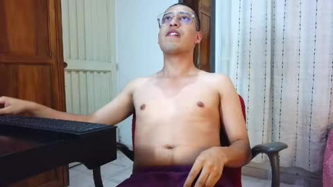 Snapshot of eriick___e chatting on May 11, 2026, 1:33 am Eriick online show from May 11, 2026, 1:33 am