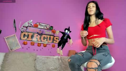 erika1717 online show from October 31, 2025, 1:23 pm