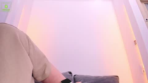 Snapshot of erikalustx chatting on December 17, 2024, 4:12 am Erika online show from December 17, 2024, 4:12 am