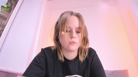 Snapshot of erikalustx chatting on December 26, 2024, 4:10 am Erika online show from December 26, 2024, 4:10 am