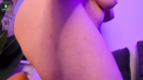 Snapshot of erikalustx chatting on November 26, 2025, 4:13 am Erika online show from November 26, 2025, 4:13 am