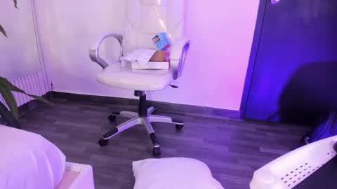 Eri  online show from October 14, 2025, 11:05 pm