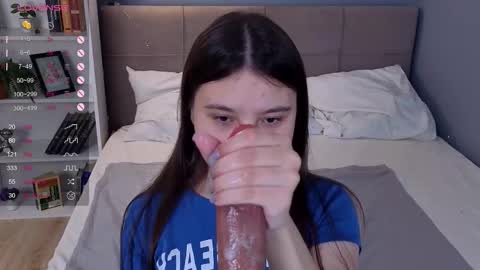 Akame online show from November 17, 2025, 5:08 pm