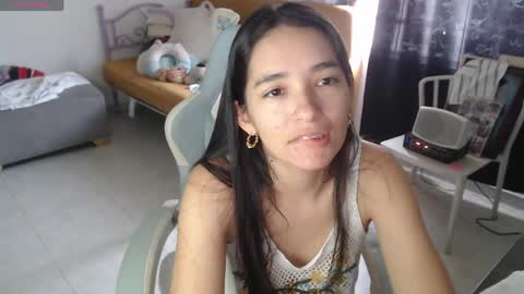 Snapshot of erina_1 chatting on June 4, 2026, 5:30 pm erina_1 online show from June 4, 2026, 5:30 pm