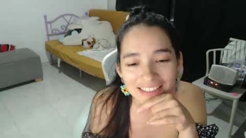 Snapshot of erina_1 chatting on June 8, 2026, 1:39 am erina_1 online show from June 8, 2026, 1:39 am
