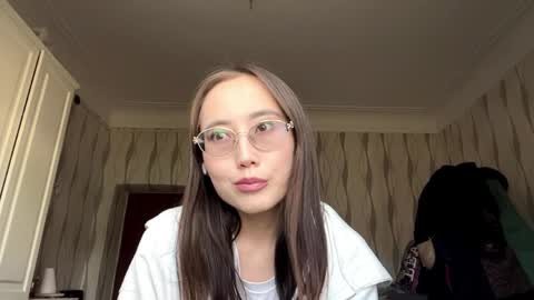 Snapshot of erinnthurmond chatting on May 23, 2026, 10:19 am Luna online show from May 23, 2026, 10:19 am