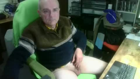 ernello online show from October 15, 2025, 6:19 pm