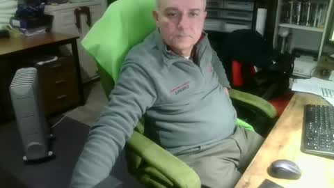 ernello online show from October 28, 2025, 1:47 pm