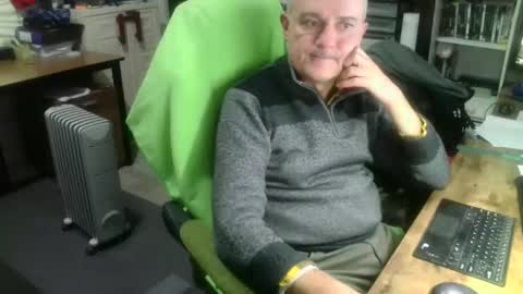 ernello online show from November 10, 2025, 9:03 pm