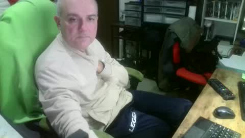 ernello online show from November 11, 2025, 9:37 pm