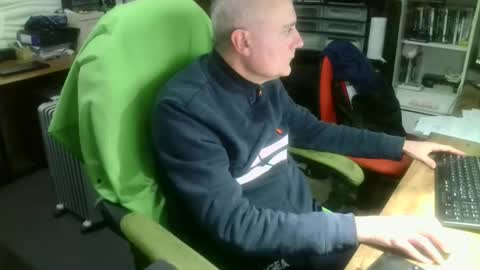 ernello online show from December 17, 2025, 2:12 pm