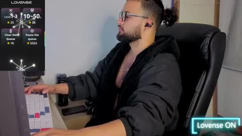 Snapshot of ernesto_rodriguez_82 chatting on September 10, 2025, 10:26 am ernesto rodriguez 82 online show from September 10, 2025, 10:26 am