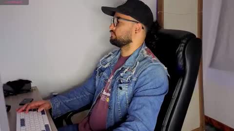 Snapshot of ernesto_rodriguez_82 chatting on October 10, 2025, 2:54 am ernesto rodriguez 82 online show from October 10, 2025, 2:54 am