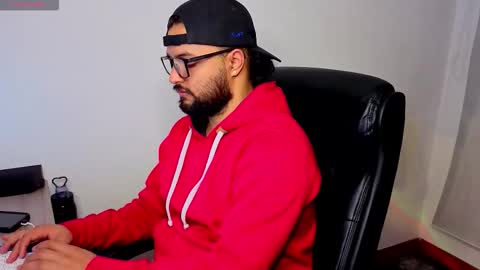 Snapshot of ernesto_rodriguez_82 chatting on October 18, 2025, 6:37 am ernesto rodriguez 82 online show from October 18, 2025, 6:37 am