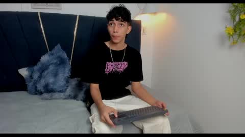 ero_boy40 online show from May 19, 2026, 3:57 am