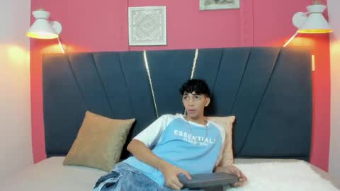 ero_boy40 online show from May 22, 2026, 3:24 am