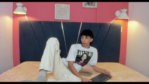 ero_boy40 online show from May 29, 2026, 3:37 am