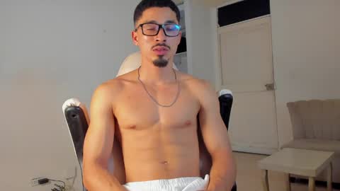 Snapshot of eros_becker_ chatting on May 8, 2026, 4:51 am eros_becker_ online show from May 8, 2026, 4:51 am