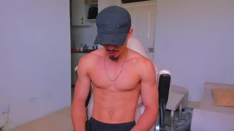 Snapshot of eros_becker_ chatting on May 13, 2026, 4:04 pm eros_becker_ online show from May 13, 2026, 4:04 pm