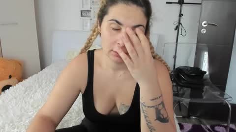 eroticsensualkitty4u online show from December 28, 2024, 8:37 am