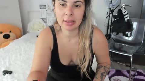 eroticsensualkitty4u online show from October 24, 2025, 8:44 am