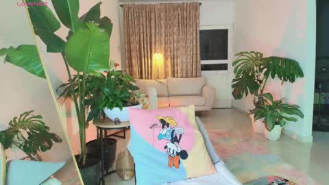 TINY  online show from September 18, 2025, 4:58 am