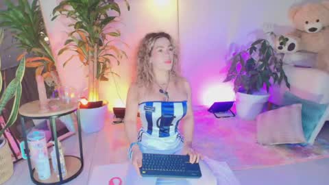 TINY  online show from June 7, 2026, 4:38 am