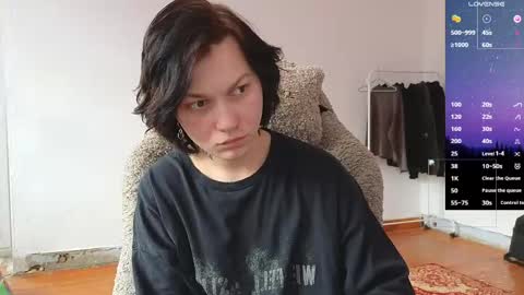 esajukyy online show from April 28, 2026, 2:27 am