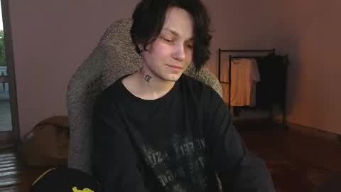 esajukyy online show from June 4, 2026, 3:07 pm