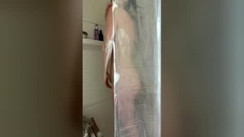 Snapshot of esimaralda chatting on April 18, 2026, 2:21 pm esimaralda online show from April 18, 2026, 2:21 pm