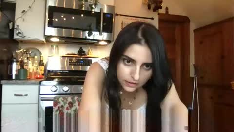 Snapshot of esimaralda chatting on April 22, 2026, 7:26 pm esimaralda online show from April 22, 2026, 7:26 pm