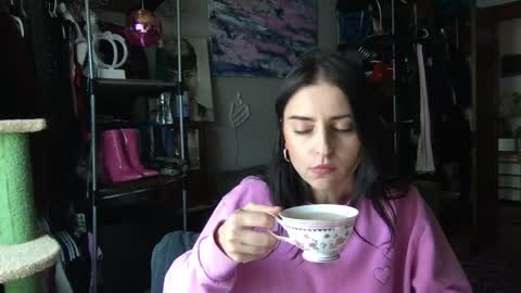 Snapshot of esimaralda chatting on May 4, 2026, 2:57 pm esimaralda online show from May 4, 2026, 2:57 pm