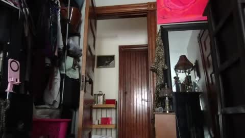 Snapshot of esimaralda chatting on May 22, 2026, 1:39 pm esimaralda online show from May 22, 2026, 1:39 pm