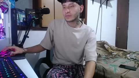 Snapshot of esjrobles chatting on December 17, 2024, 2:55 am Esteban online show from December 17, 2024, 2:55 am