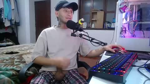 Snapshot of esjrobles chatting on December 28, 2024, 8:58 am Esteban online show from December 28, 2024, 8:58 am