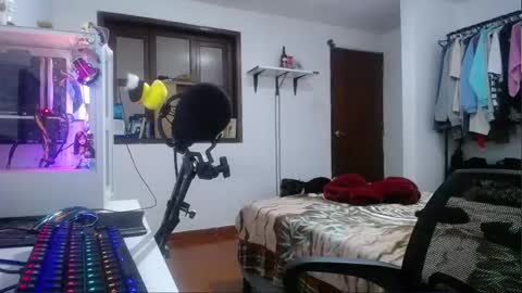Snapshot of esjrobles chatting on December 29, 2024, 1:49 pm Esteban online show from December 29, 2024, 1:49 pm