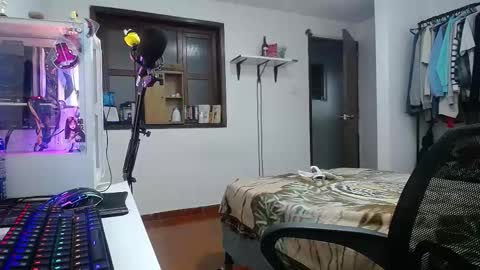 Snapshot of esjrobles chatting on December 31, 2024, 2:29 am Esteban online show from December 31, 2024, 2:29 am
