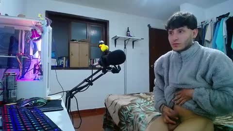 Snapshot of esjrobles chatting on January 3, 2025, 7:16 am Esteban online show from January 3, 2025, 7:16 am